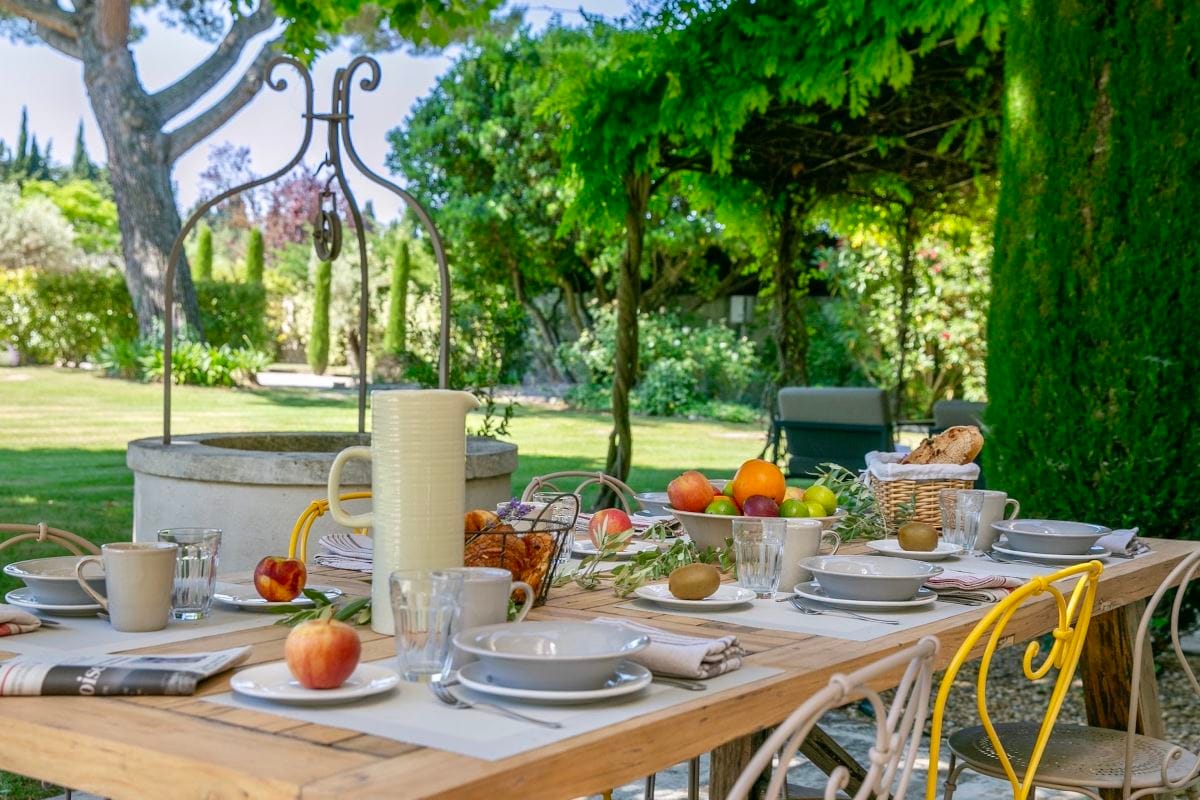 Déjeuner locations de vacances à Saint Rémy de Provence